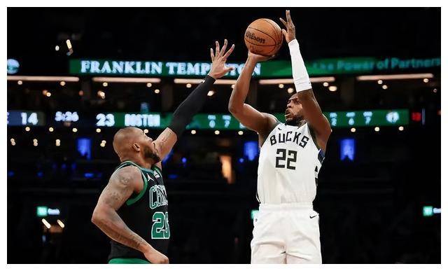 免费手游下载塔图姆重返赛场，出色防守首场状态出色，热火观众沸腾！(塔图姆经典比赛)