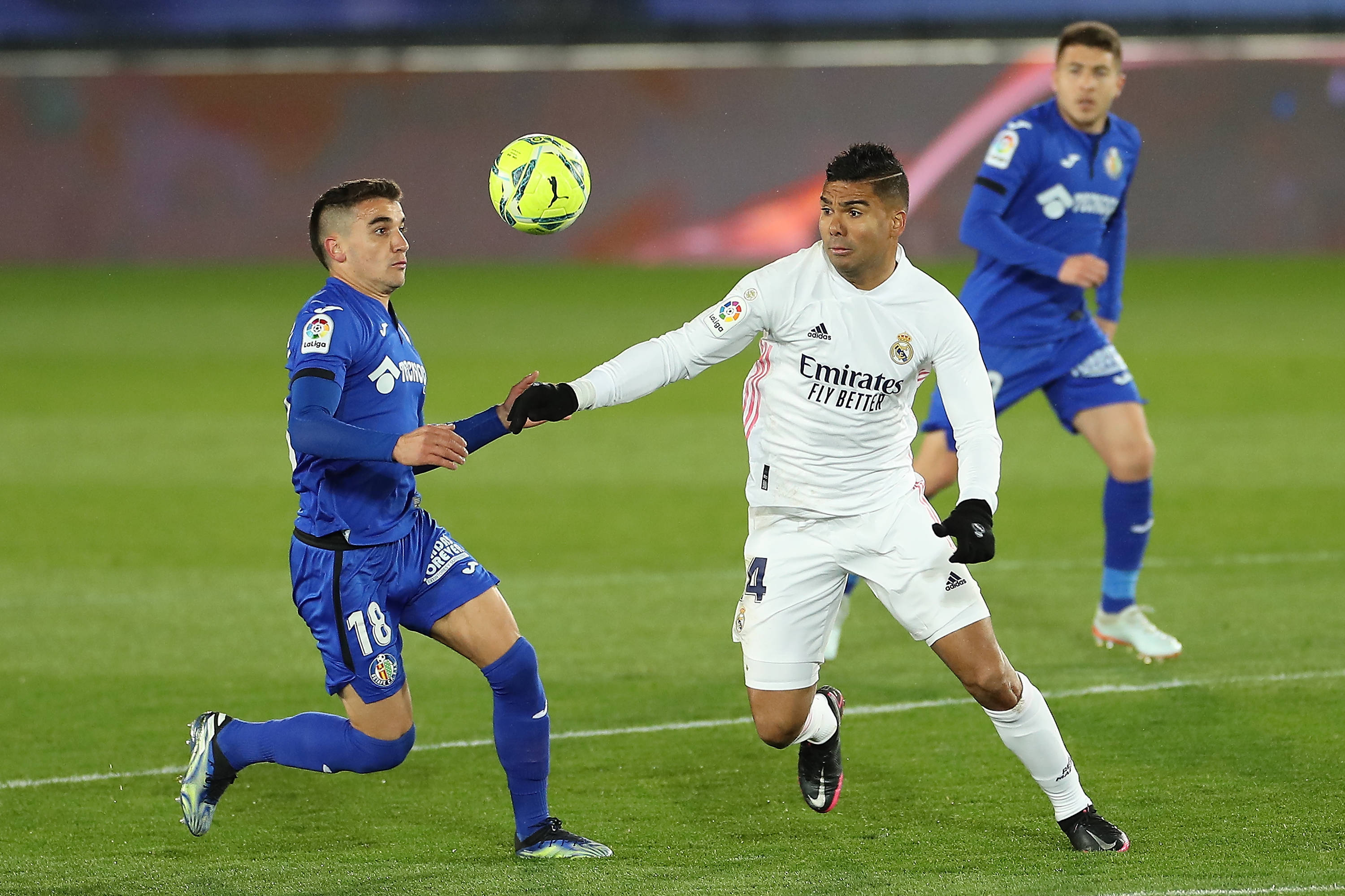 包含社区盾转会期走向成谜；皇家社会强势反弹；引发热议；赛程密集仍需轮换的词条